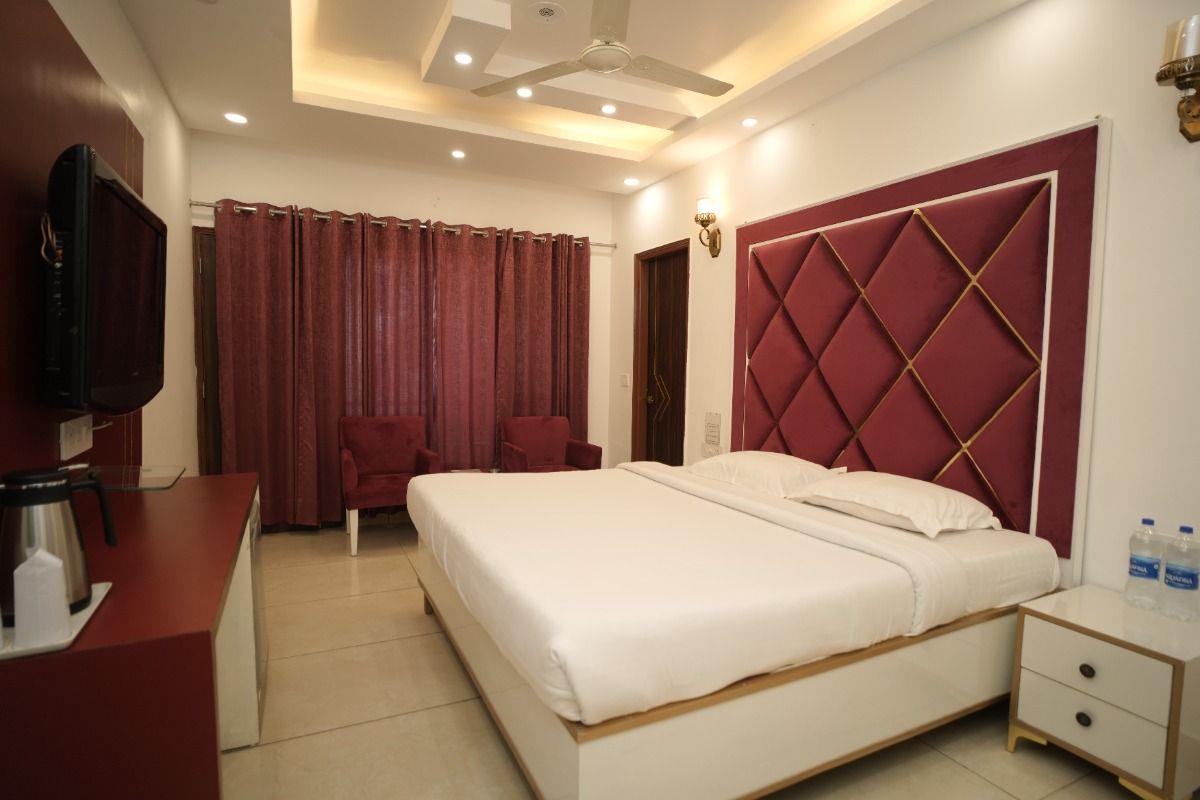 Deluxe Room at Marvel Hills Resort Kasauli